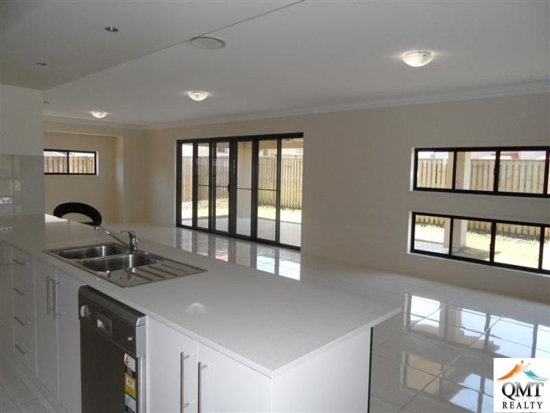 16 Beechwood Close, Stretton QLD 4116