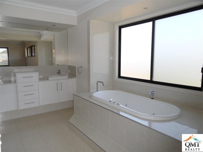 16 Beechwood Close, Stretton QLD 4116