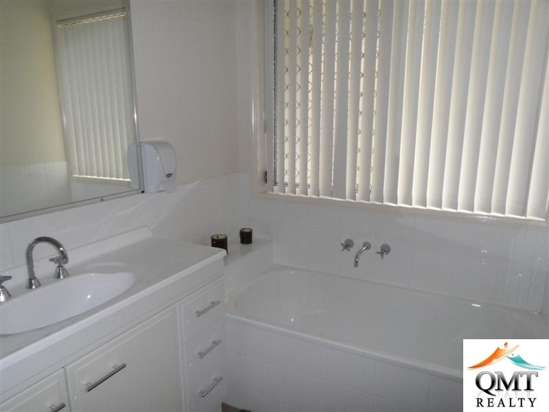 60 Eric Drive, Blackstone QLD 4304