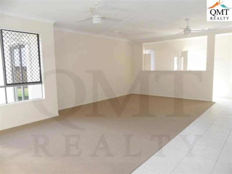 9 Iris Court, Yamanto QLD 4305