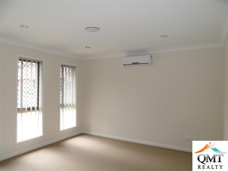 16 Dily Street, Hillcrest QLD 4118