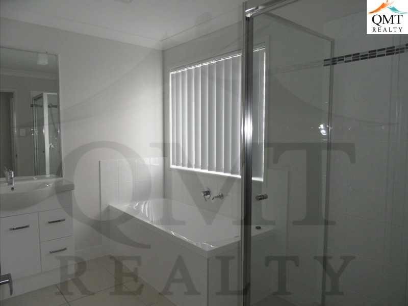 10 Petal Place, Yamanto QLD 4305