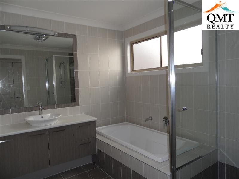 7b Gamenya Drive, Springwood QLD 4127