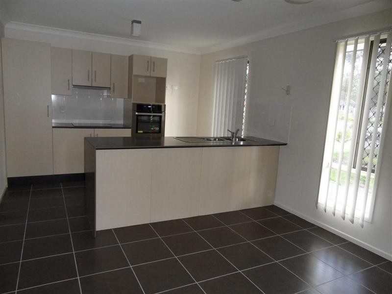 90 High Street, Blackstone QLD 4304