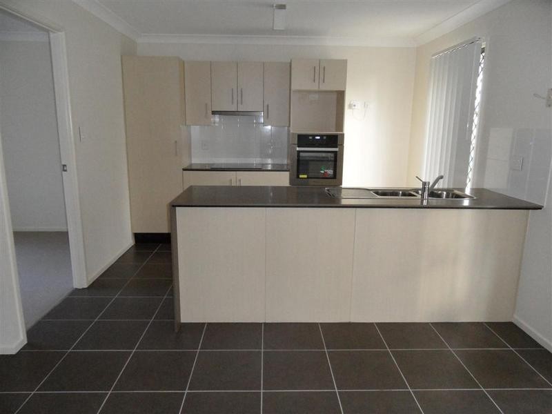 90 High Street, Blackstone QLD 4304