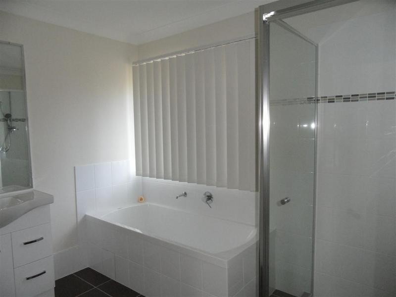 90 High Street, Blackstone QLD 4304