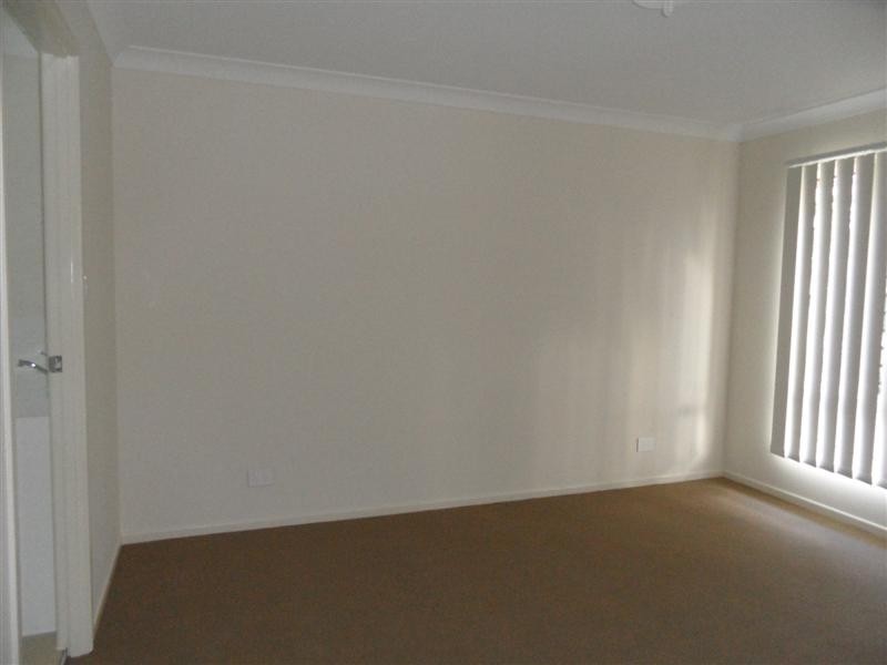 86 High Street, Blackstone QLD 4304