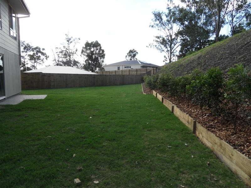 86 High Street, Blackstone QLD 4304