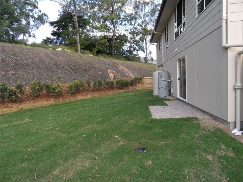 86 High Street, Blackstone QLD 4304