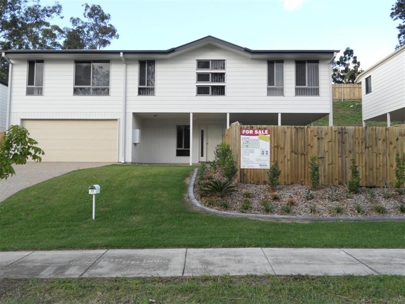 92 High Street, Blackstone QLD 4304