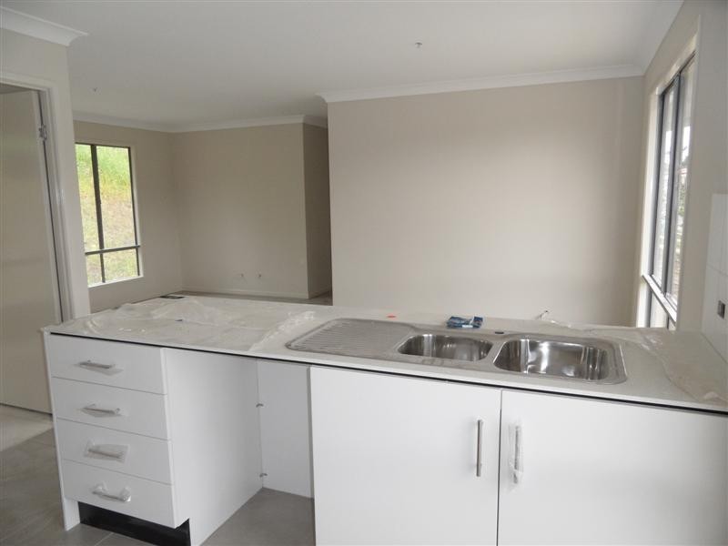 92 High Street, Blackstone QLD 4304