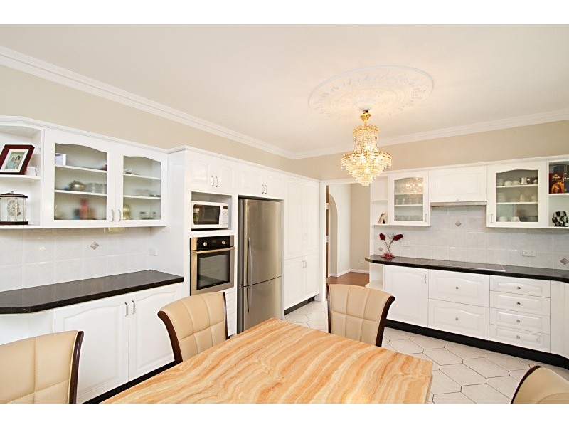 8 Jasmine Court, Calamvale QLD 4116