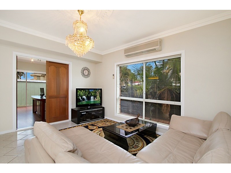 8 Jasmine Court, Calamvale QLD 4116
