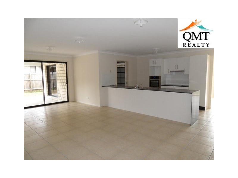 102 High Street, Blackstone QLD 4304