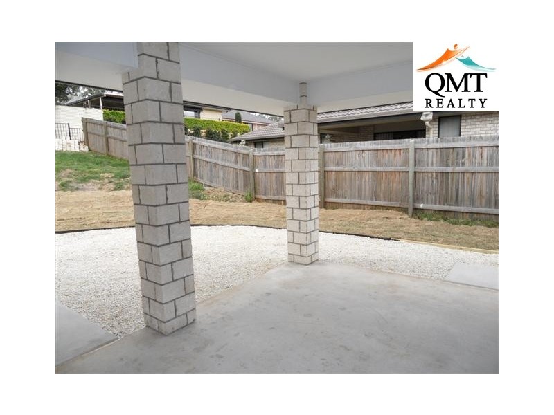 102 High Street, Blackstone QLD 4304