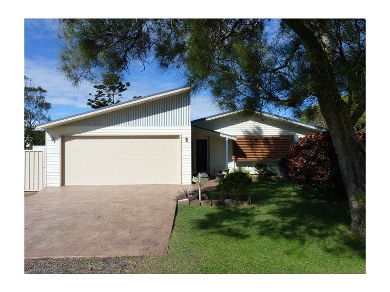 19 Queen Street, Woolgoolga NSW 2456