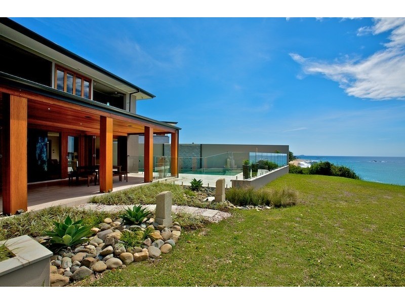 43 Sapphire Crescent, Sapphire Beach NSW 2450