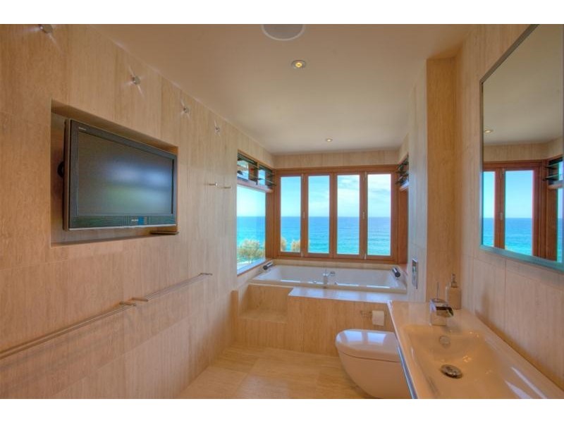 43 Sapphire Crescent, Sapphire Beach NSW 2450