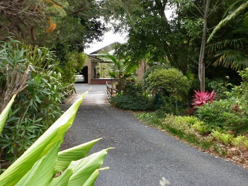 8 Bream Close, Emerald Beach NSW 2456