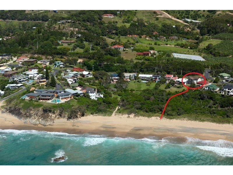 11 Sapphire Crescent, Sapphire Beach NSW 2450