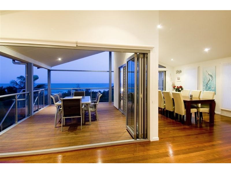 11 Sapphire Crescent, Sapphire Beach NSW 2450