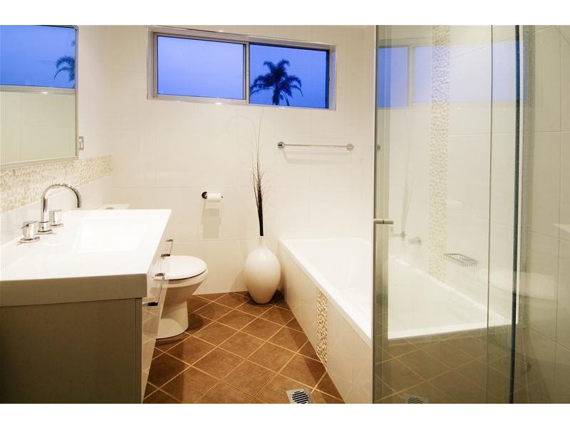 11 Sapphire Crescent, Sapphire Beach NSW 2450