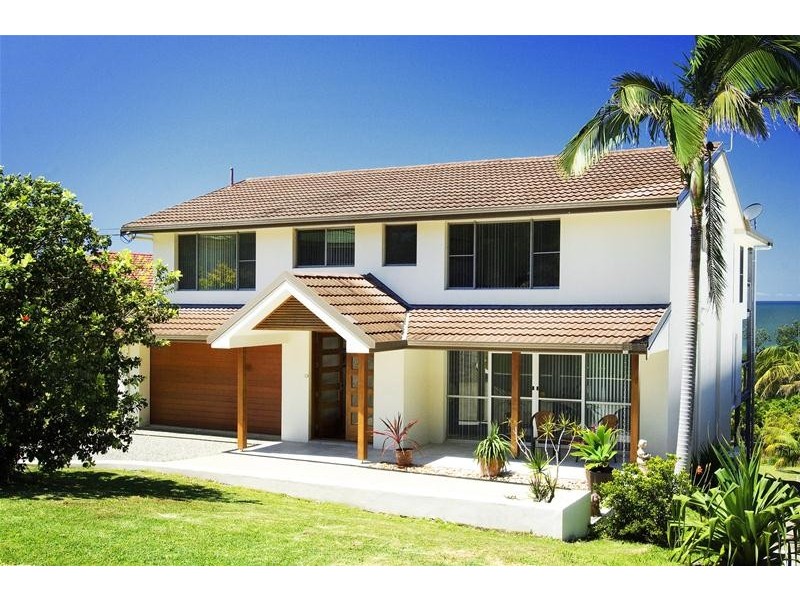 11 Sapphire Crescent, Sapphire Beach NSW 2450