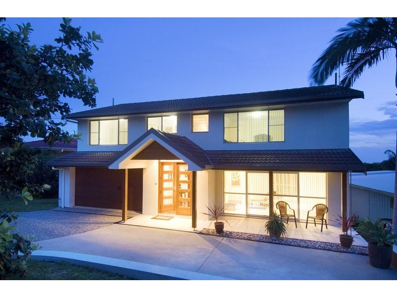 11 Sapphire Crescent, Sapphire Beach NSW 2450