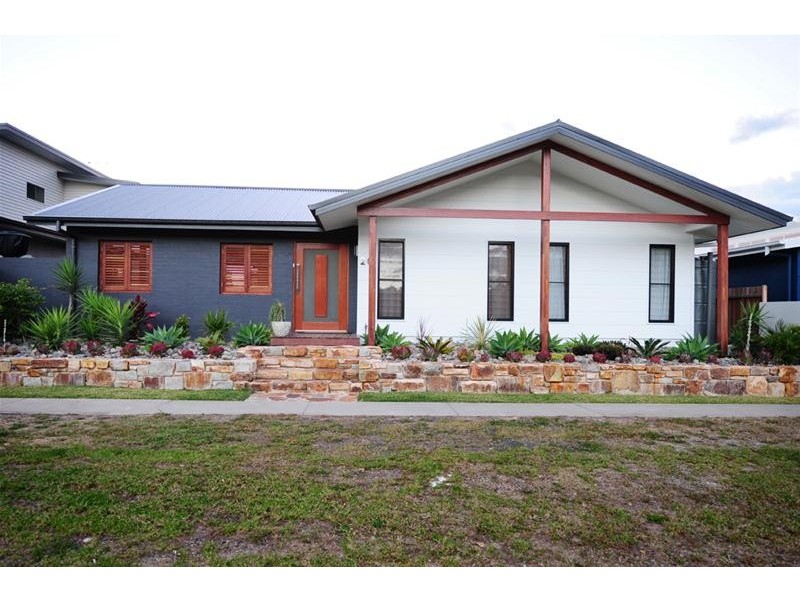 20 Red Ash Road, Sapphire Beach NSW 2450