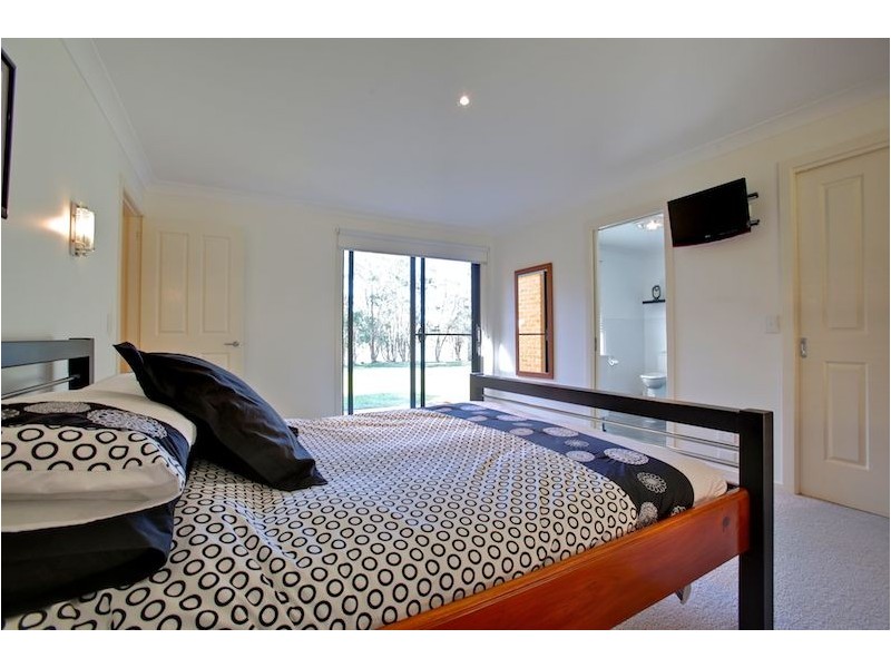 7 Goonaroo Place, Emerald Beach NSW 2456