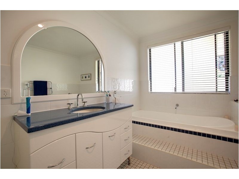 7 Goonaroo Place, Emerald Beach NSW 2456