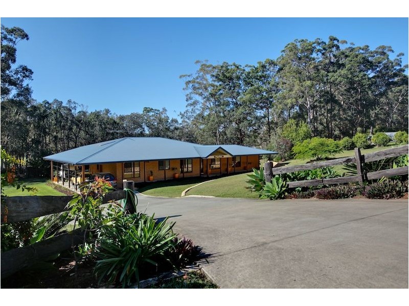 7 Goonaroo Place, Emerald Beach NSW 2456