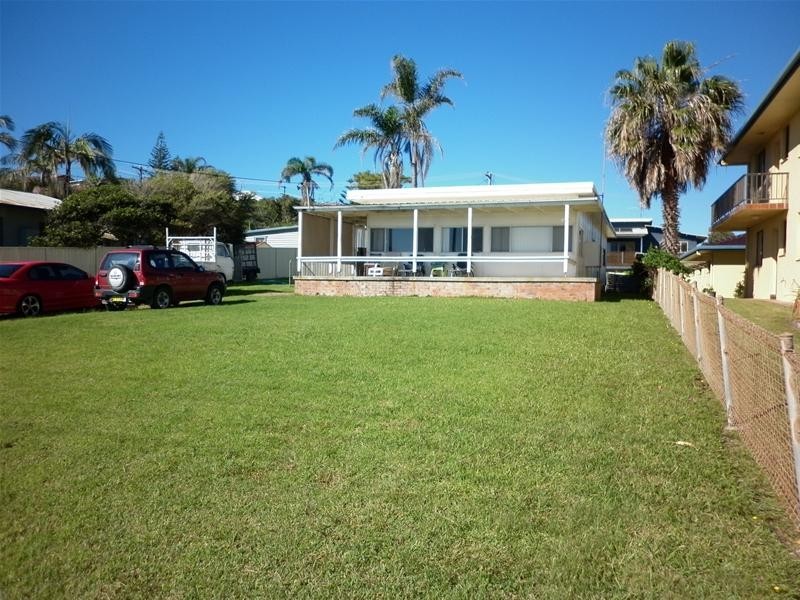 26 Pollack Esplanade, Woolgoolga NSW 2456