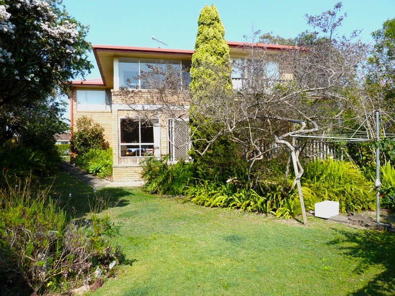 31 Dammerel Crescent, Emerald Beach NSW 2456