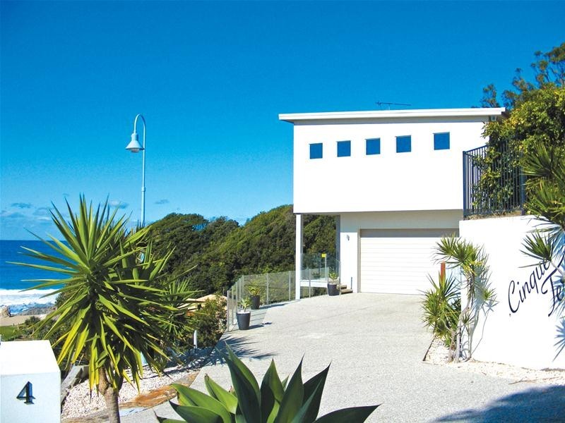 4 Beachfront Close, Sapphire Beach NSW 2450