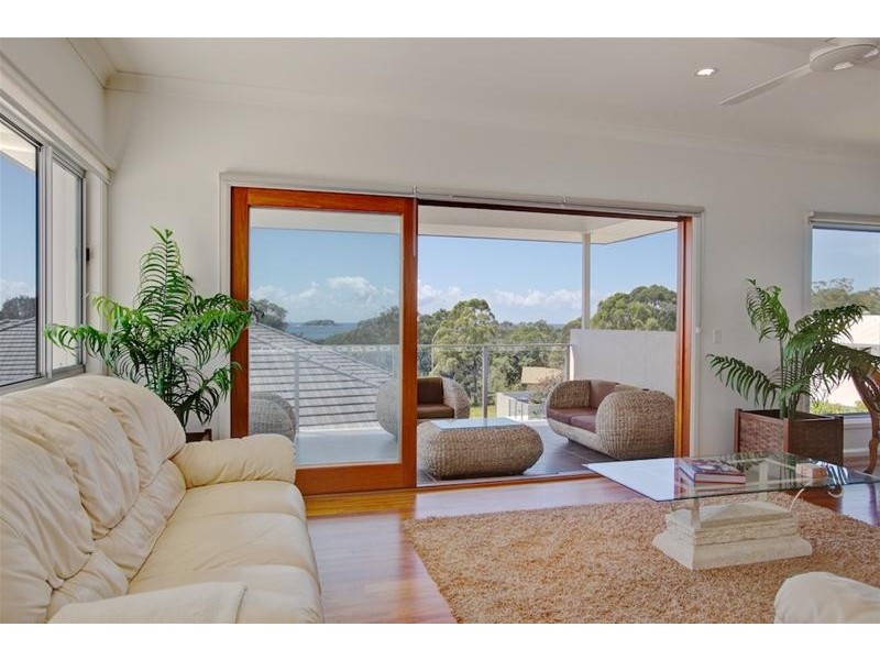 2 San Simeon Circuit, Sapphire Beach NSW 2450