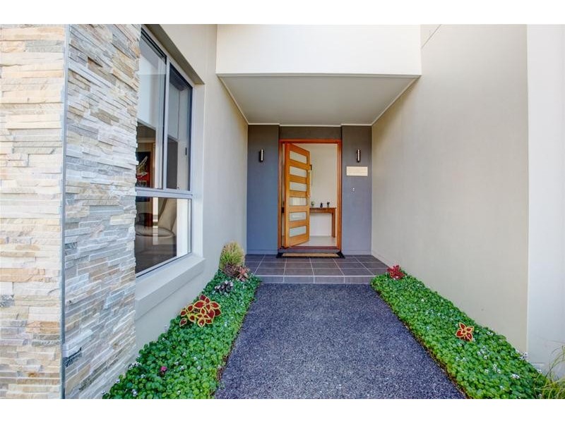 2 San Simeon Circuit, Sapphire Beach NSW 2450