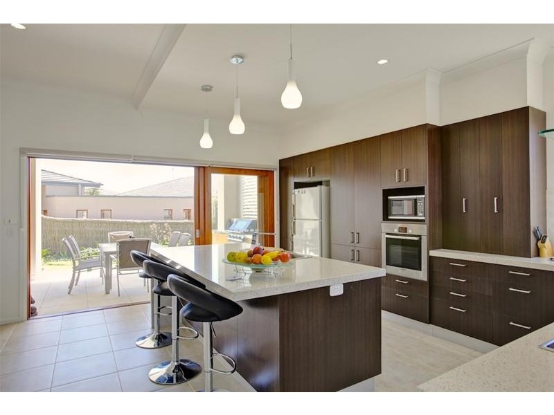 2 San Simeon Circuit, Sapphire Beach NSW 2450