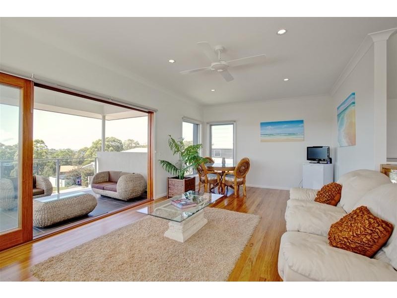 2 San Simeon Circuit, Sapphire Beach NSW 2450