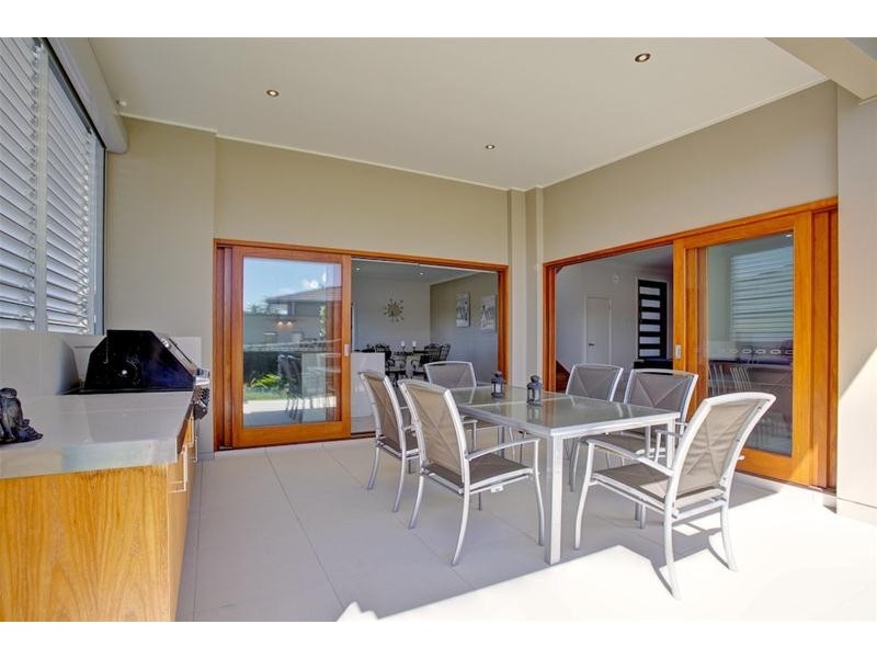 2 San Simeon Circuit, Sapphire Beach NSW 2450