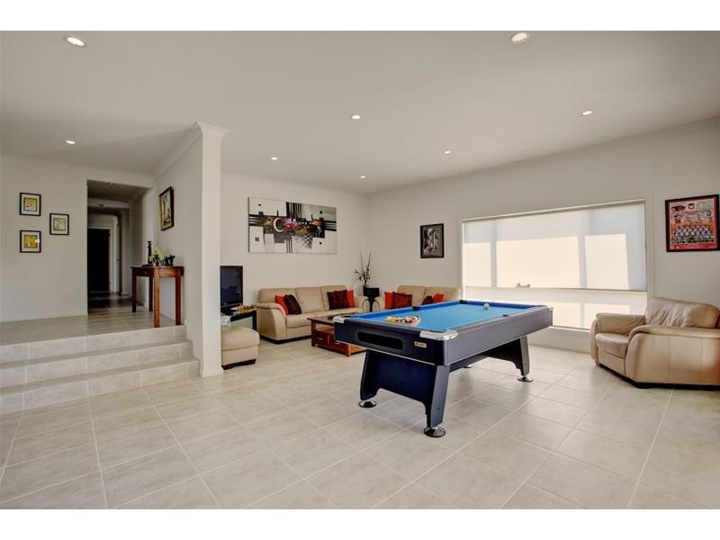2 San Simeon Circuit, Sapphire Beach NSW 2450