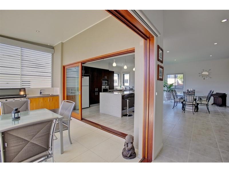 2 San Simeon Circuit, Sapphire Beach NSW 2450