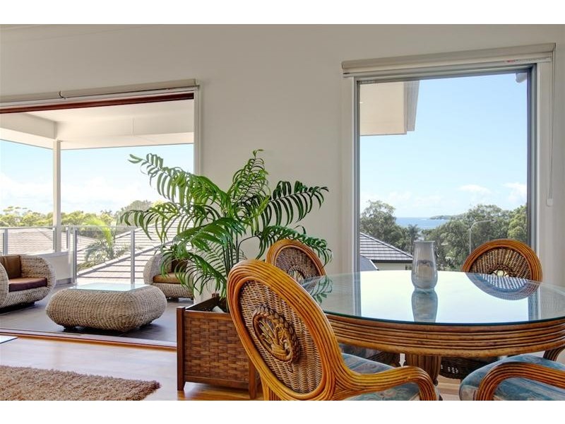 2 San Simeon Circuit, Sapphire Beach NSW 2450