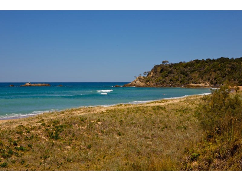 2 San Simeon Circuit, Sapphire Beach NSW 2450