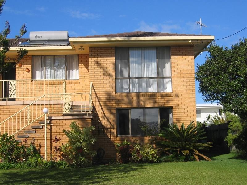 12 Headland Road, Sapphire NSW 2360