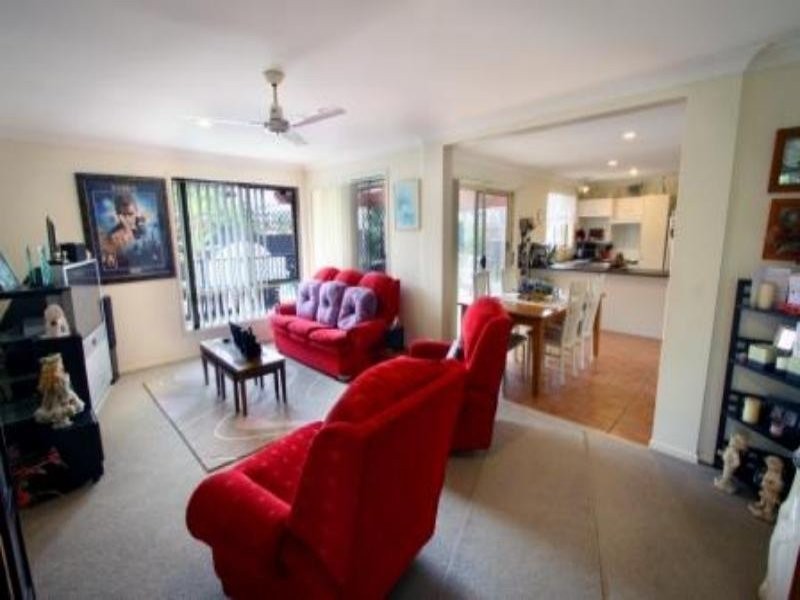 6 Hanwell Ct, Little Mountain QLD 4551