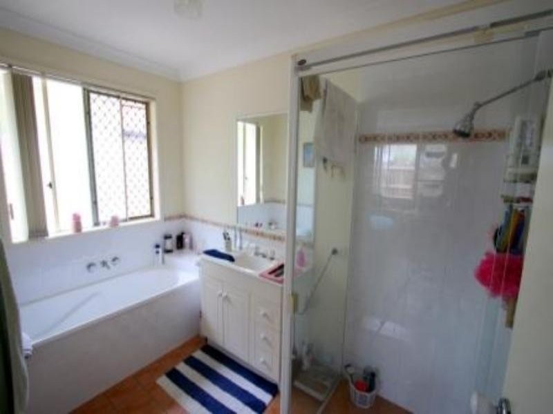 6 Hanwell Ct, Little Mountain QLD 4551