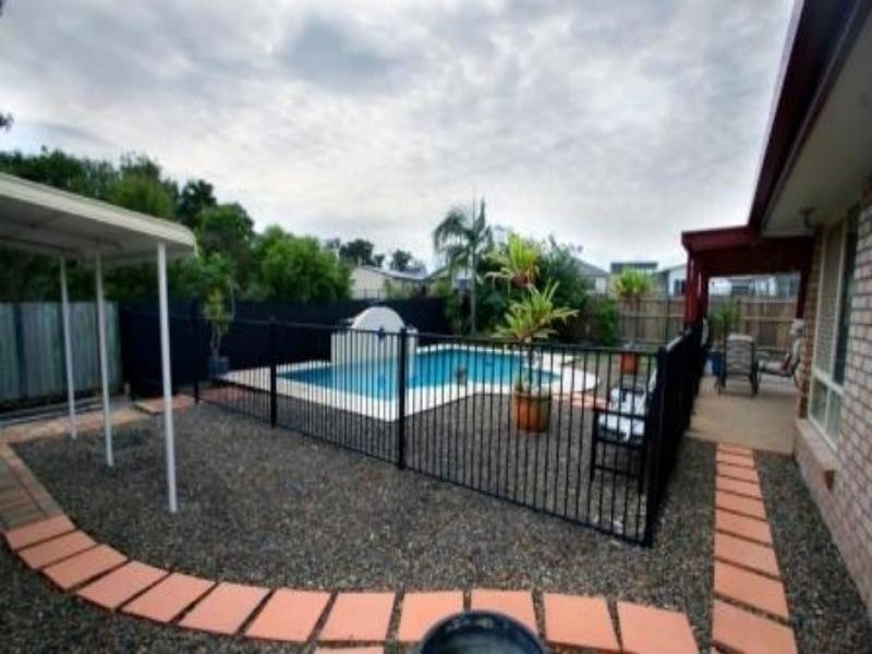 6 Hanwell Ct, Little Mountain QLD 4551