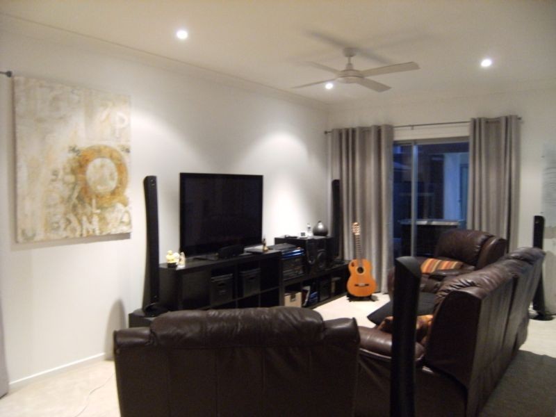 12 Leeside Street, Little Mountain QLD 4551