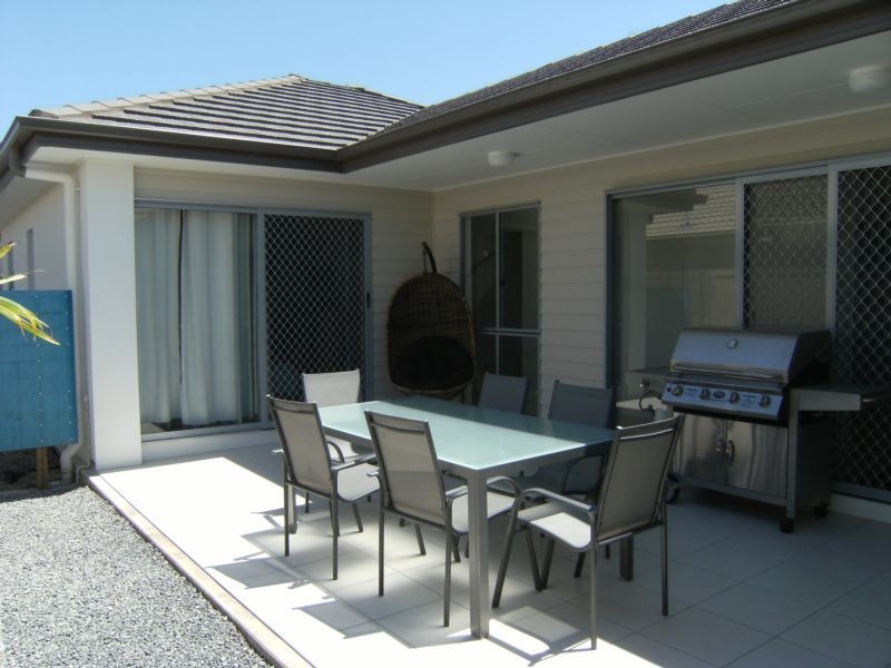 12 Leeside Street, Little Mountain QLD 4551